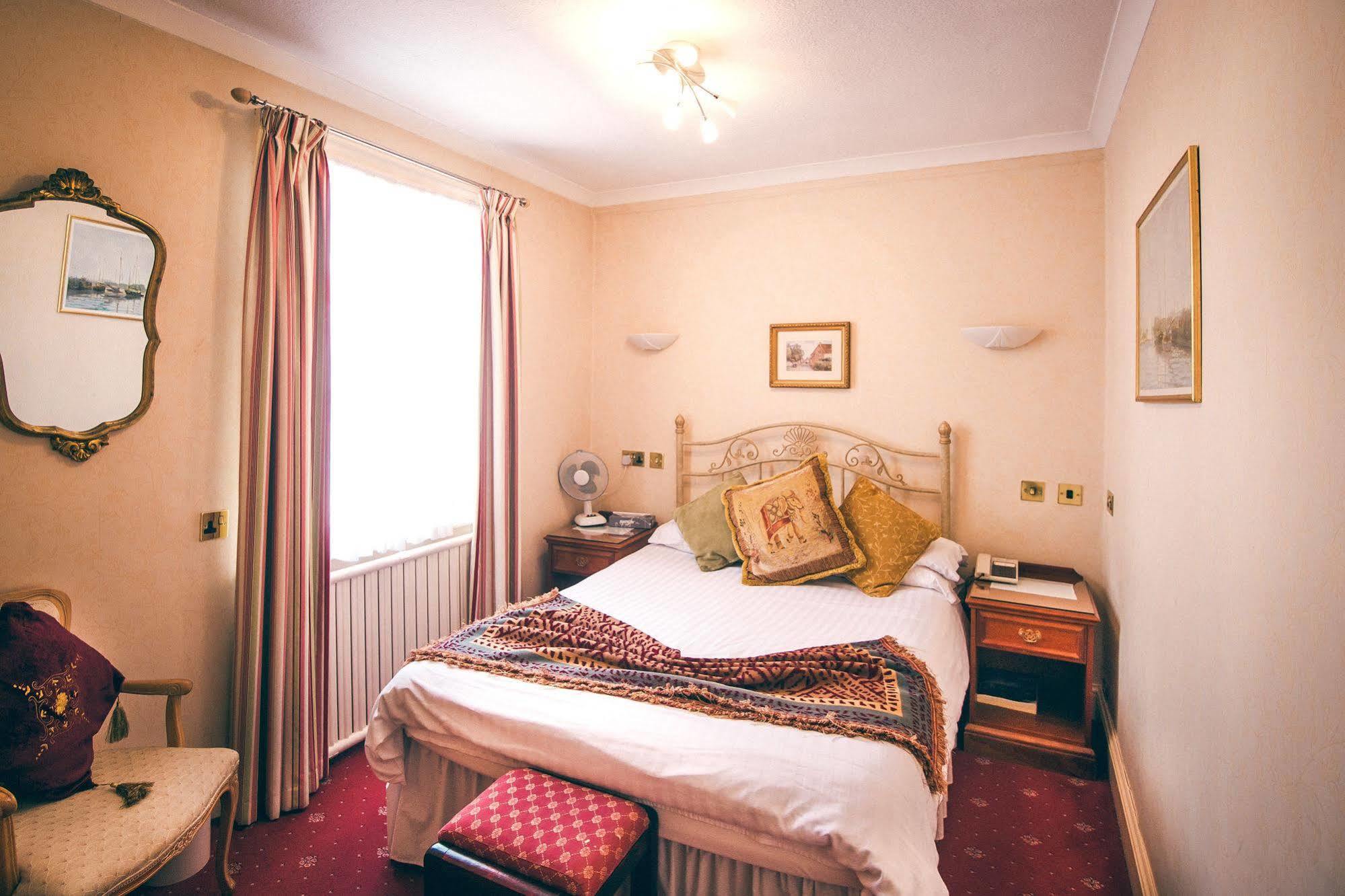 The Revere Hotel Saint Helier Bagian luar foto